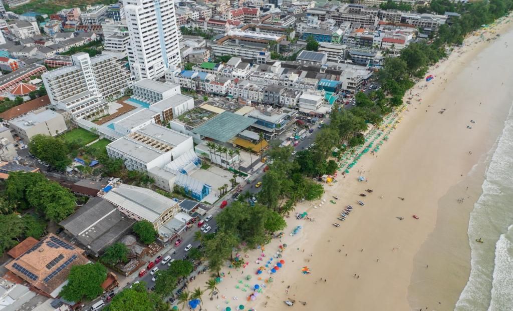 Patong Beach Hotel by See2Sea фото 14