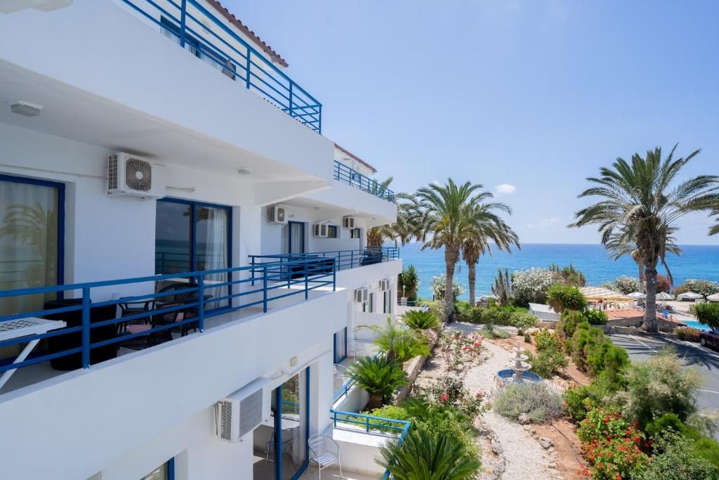 Vrachia Beach Hotel & Suites фото 16