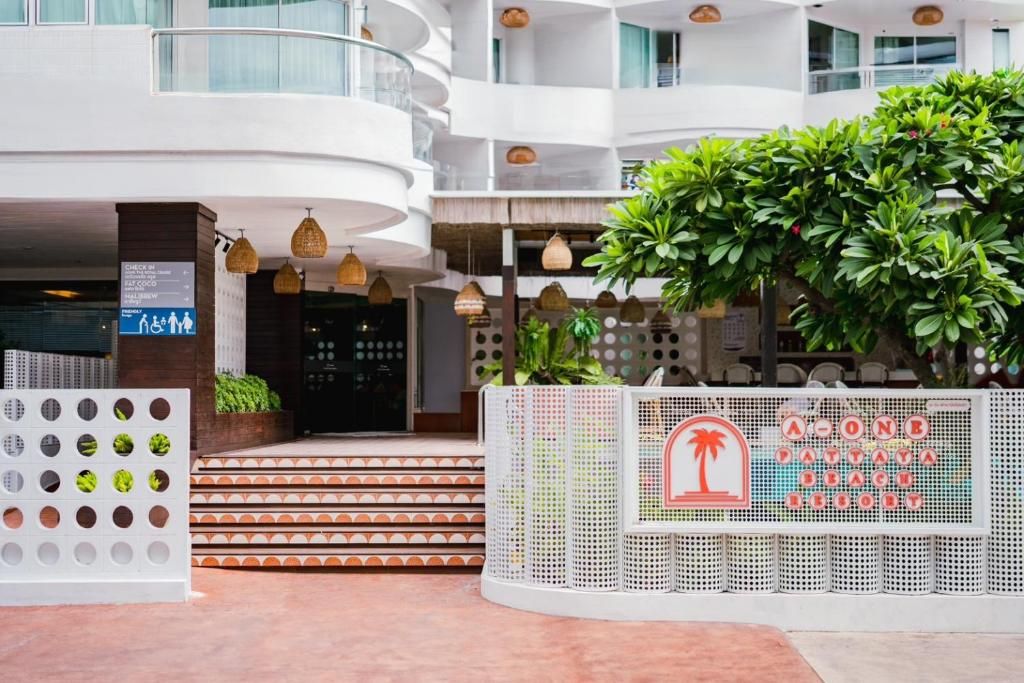 A-ONE Pattaya Beach Resort фото 34
