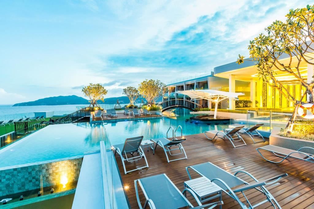 Crest Resort & Pool Villas фото 25