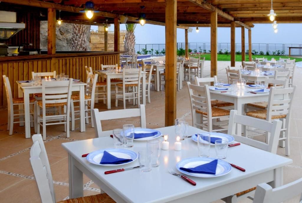 Kinetta Beach Resort & Spa фото 17
