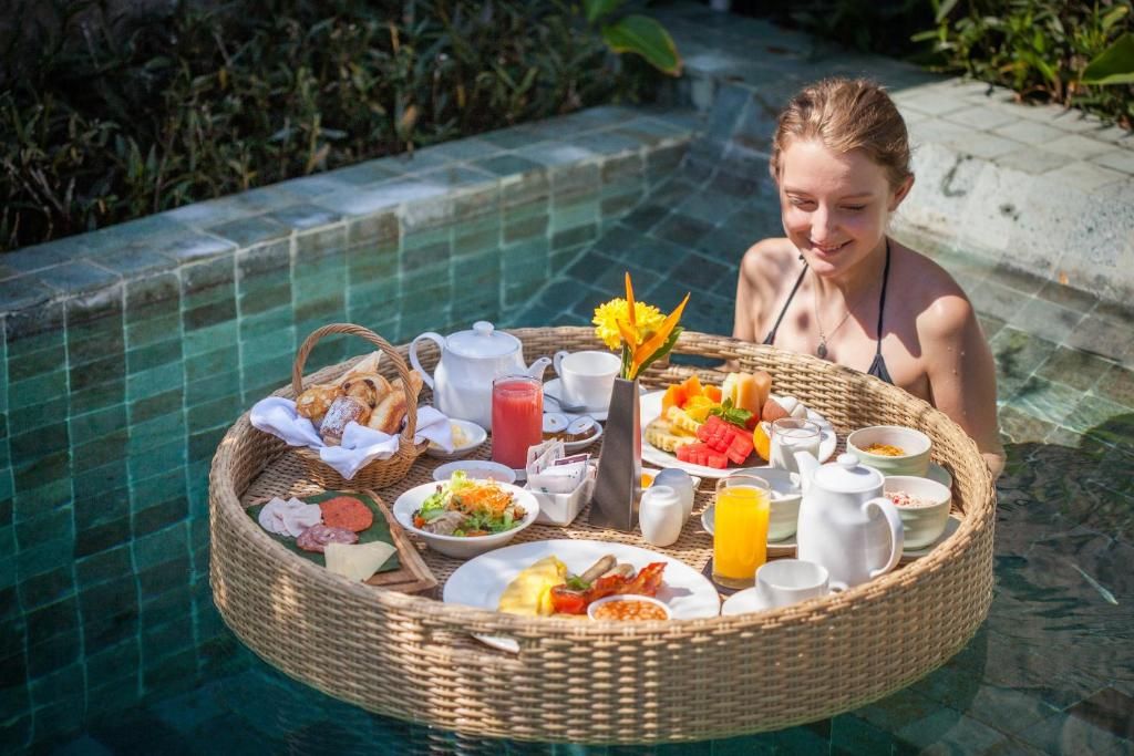Legian Beach Hotel фото 45