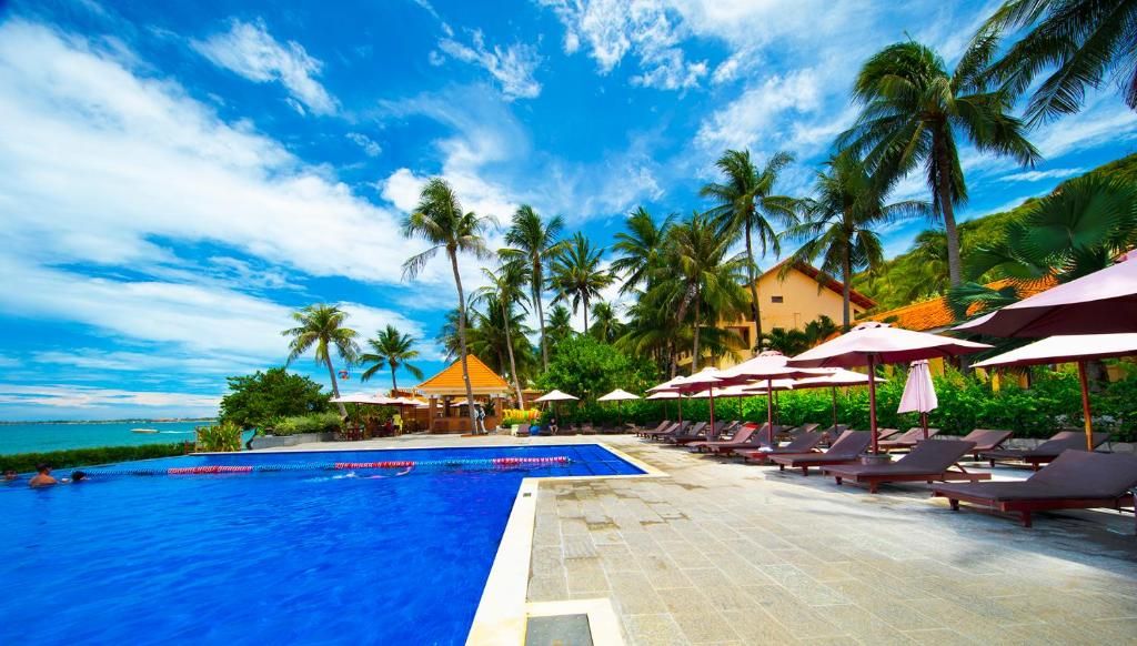 Hon Rom Central Beach Resort фото 10
