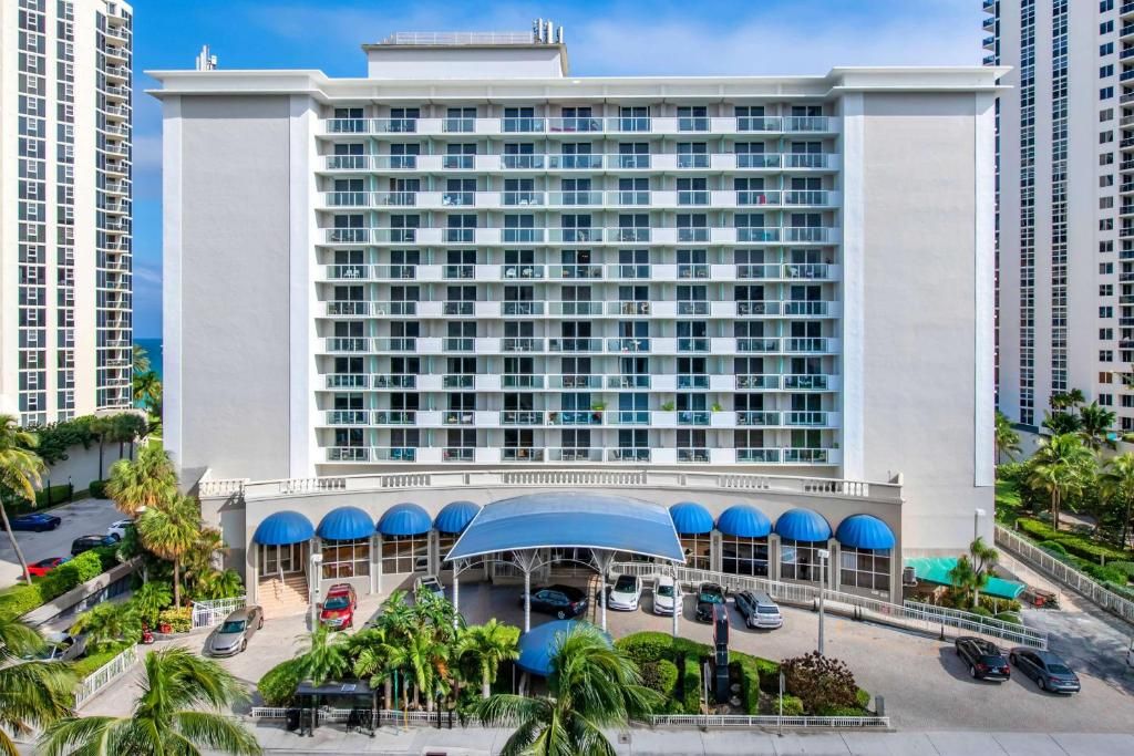 Ramada Plaza Marco Polo Beach Resort фото 19