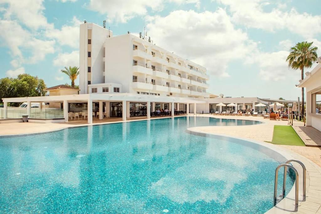 Pierre Anne Beach Hotel фото 38