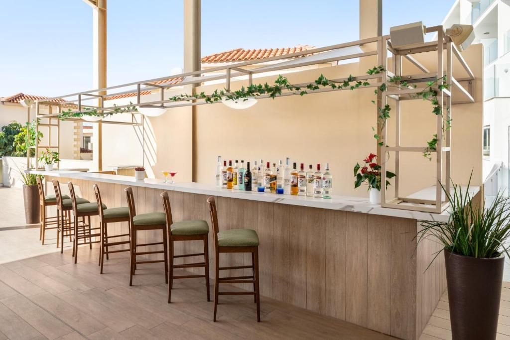 Ramada Hotel & Suites by Wyndham Ayia Napa фото 8