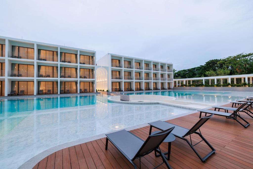 Patong Beach Hotel by See2Sea фото 8