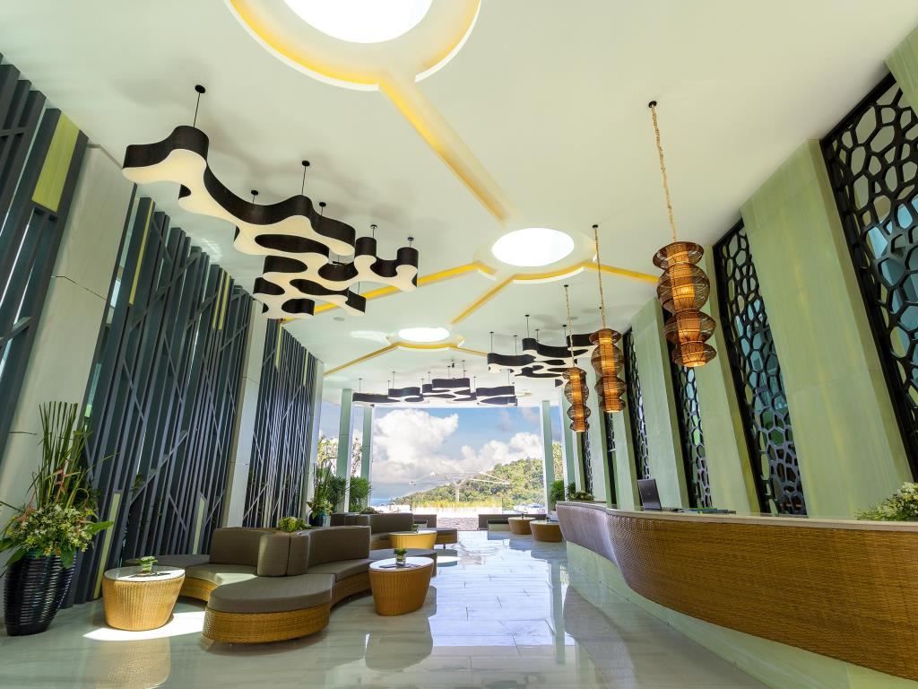 Crest Resort & Pool Villas фото 17