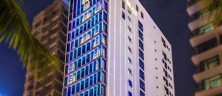 Фото отеля Maximilan Danang Beach Hotel