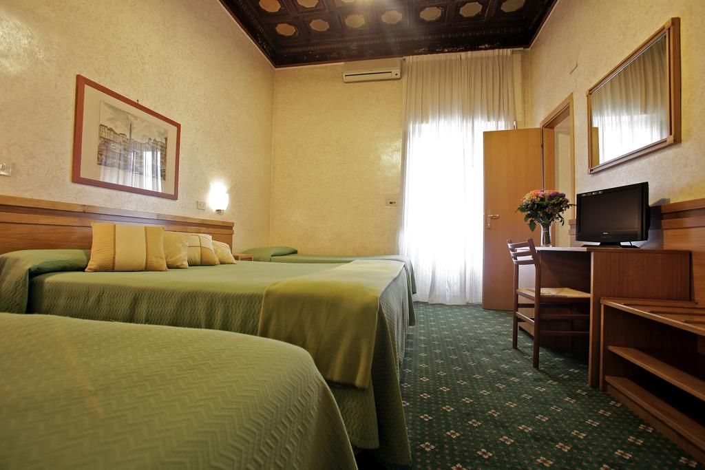 Hotel Embassy фото 25