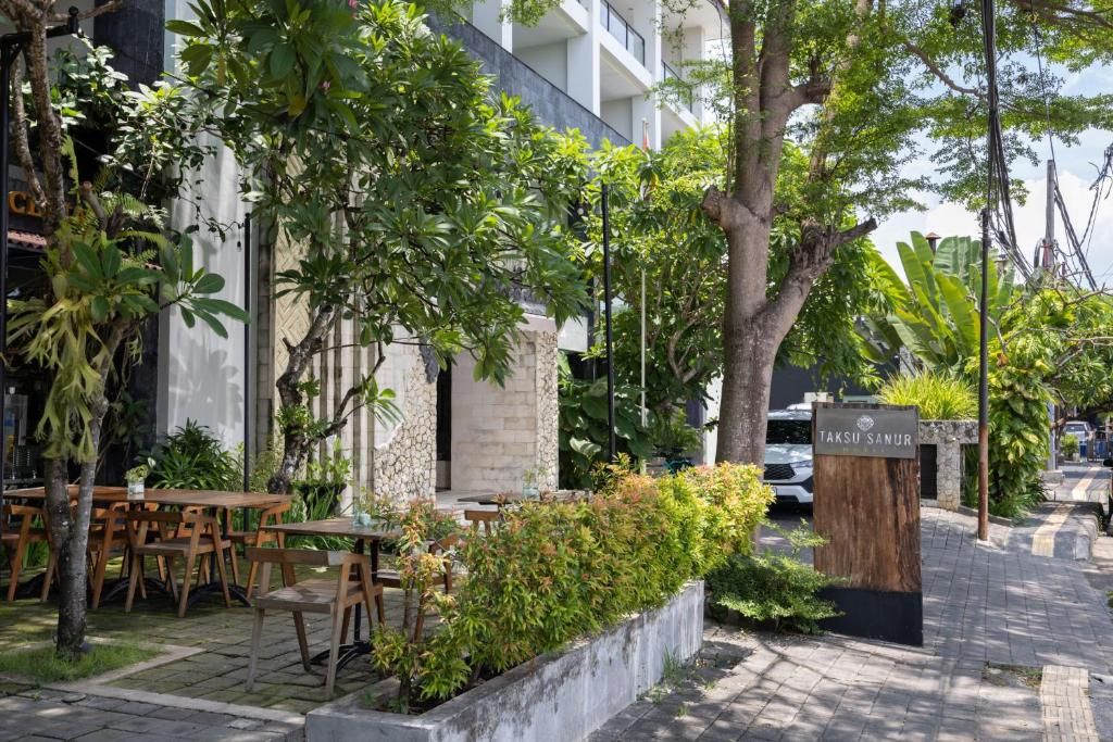 Taksu Sanur Hotel фото 1
