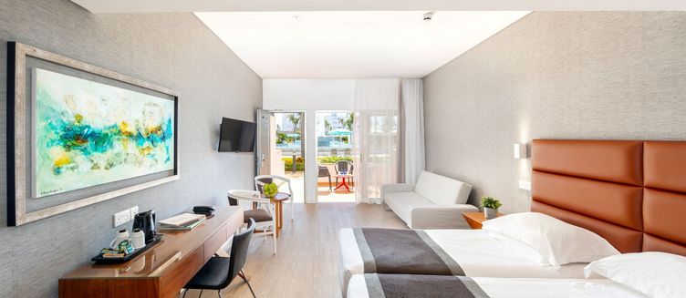 Фото отеля Faros Hotel