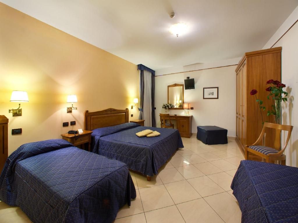 Ulisse Deluxe Hostel фото 22