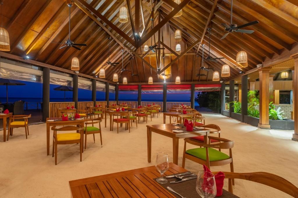 Dhigufaru Island Resort фото 37