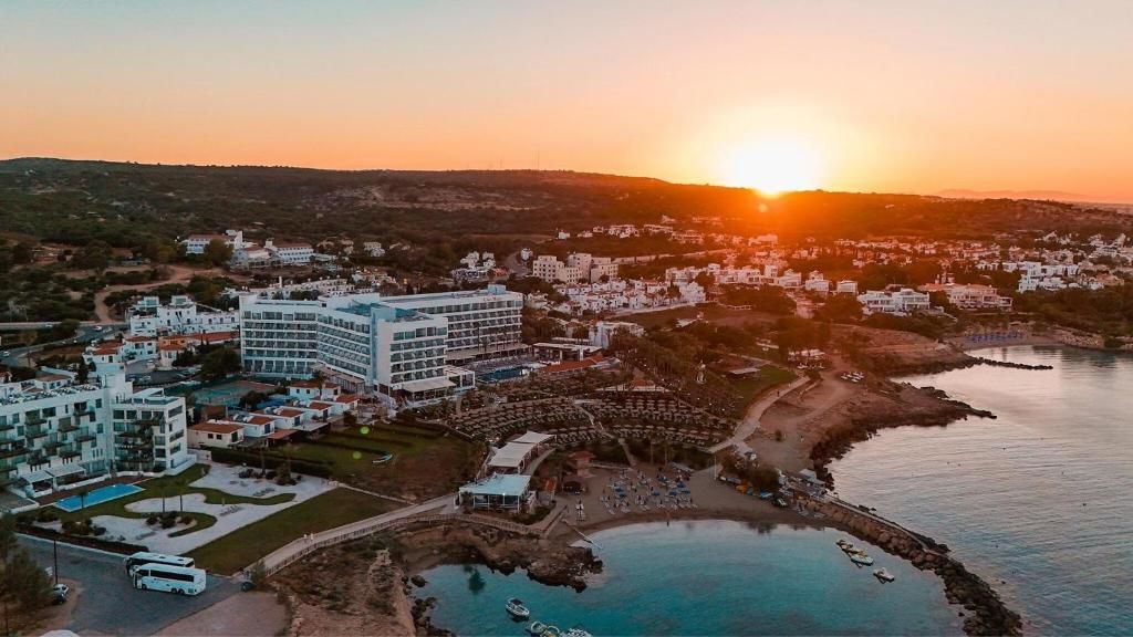 Cavo Maris Beach Hotel фото 54