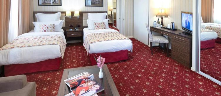 Фото отеля Ani Plaza Hotel