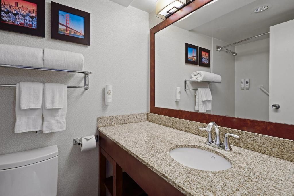 Comfort Inn By the Bay фото 32