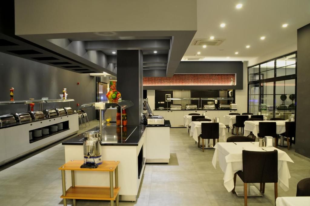 Green Garden Suites Hotel фото 9