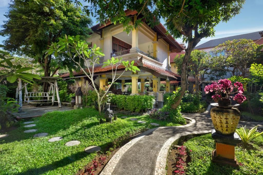 Royal Tunjung Hotel & Villa Legian фото 34