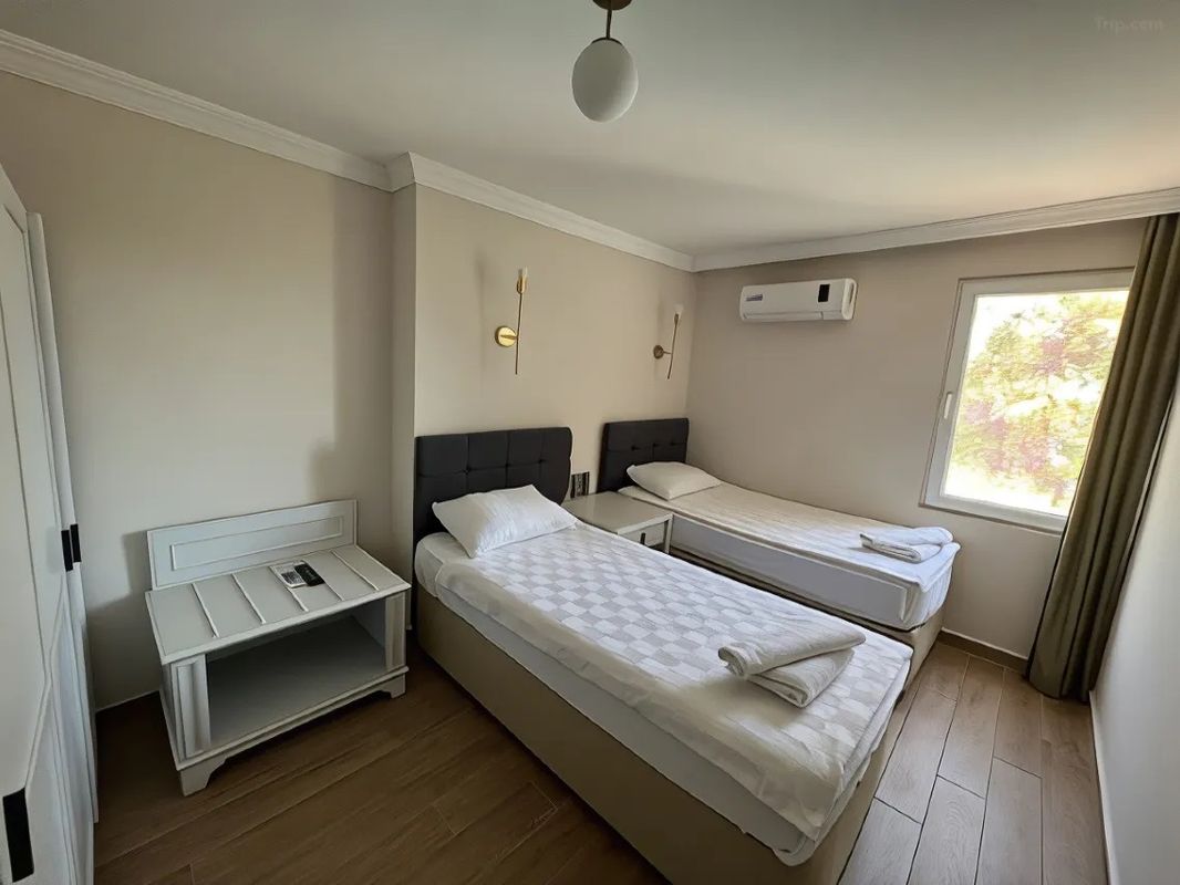 Moonshine Hotel & Suites фото 3
