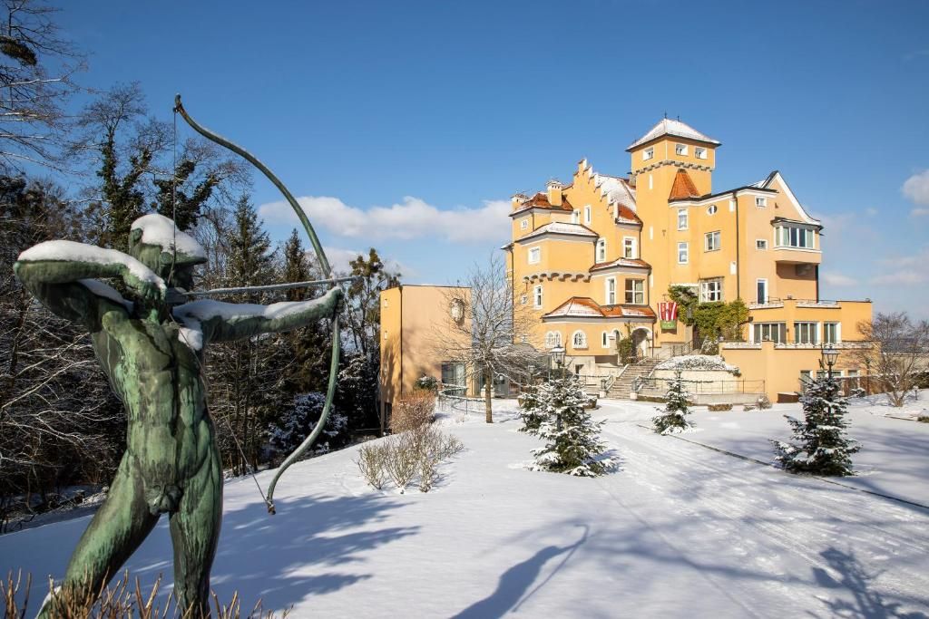 Hotel Schloss Mönchstein фото 4