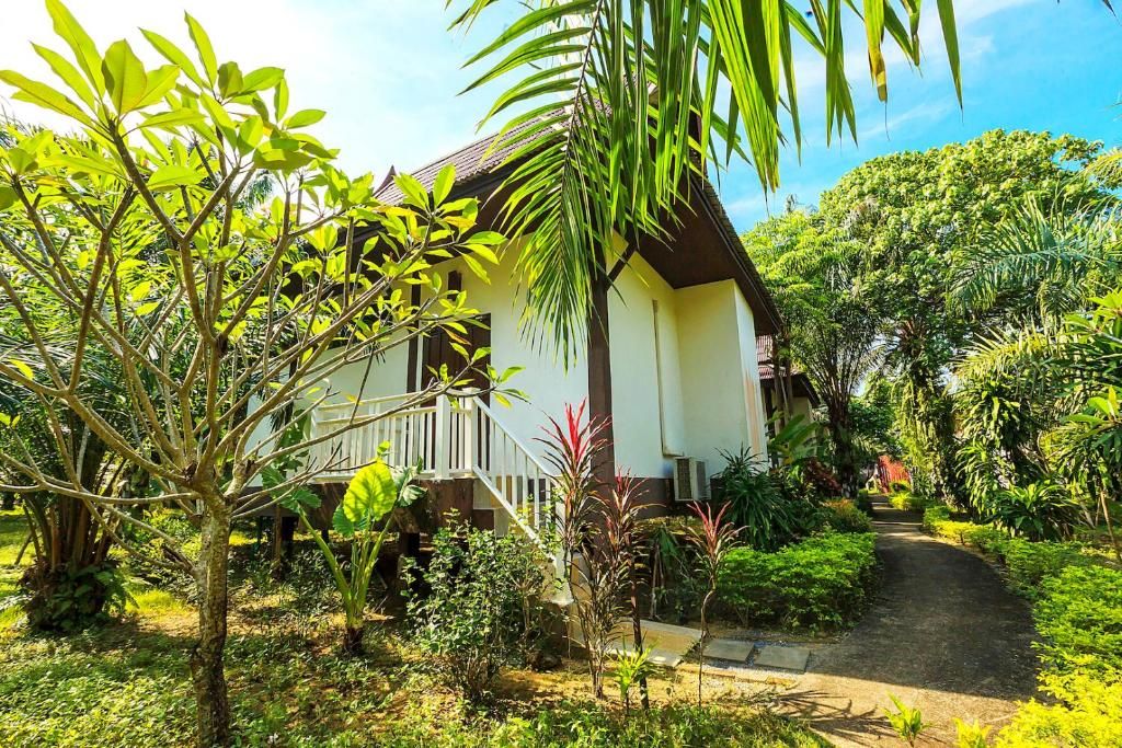 Lanta Klong Nin Beach Resort фото 43