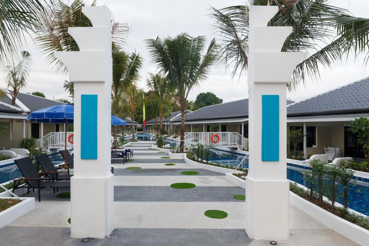 Tuana Hotels Brook Pool Access фото 1