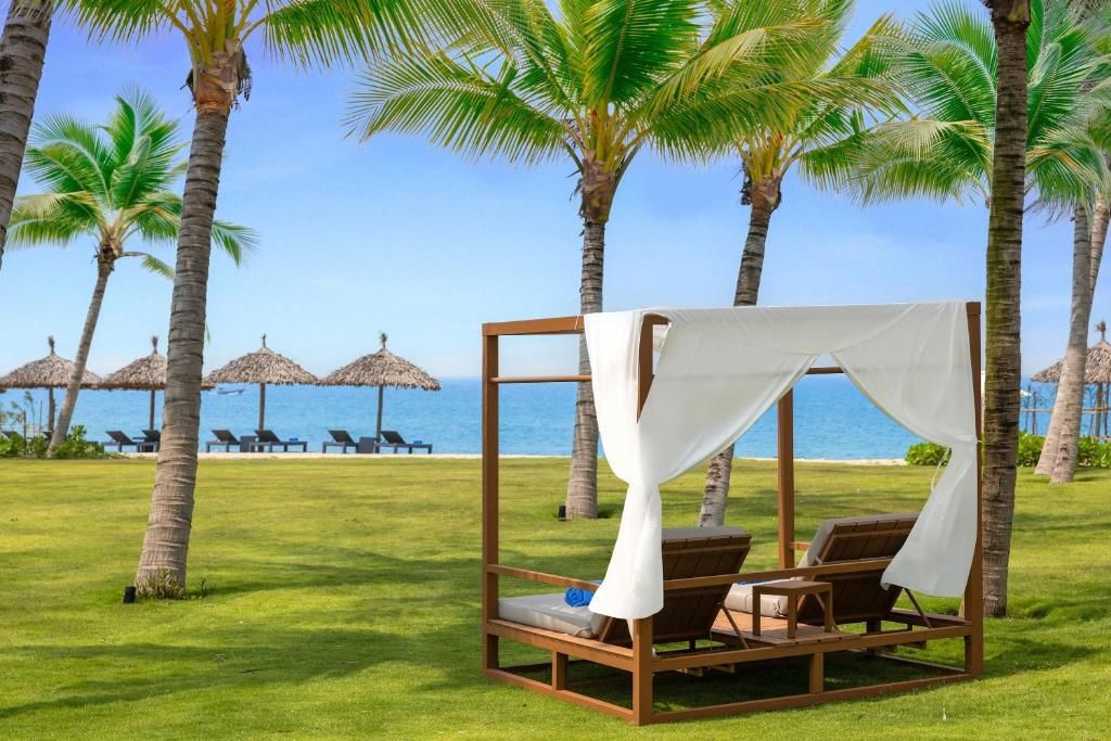 Wyndham Hoi An Royal Beachfront Resort & Villas фото 51