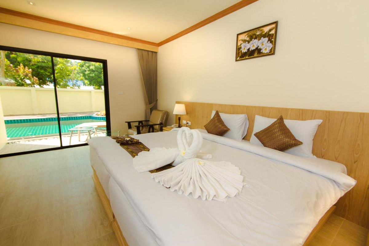 Airport Beach Hotel Phuket фото 4