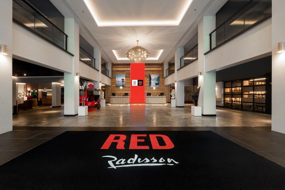 Radisson RED Phuket Patong Beach фото 37