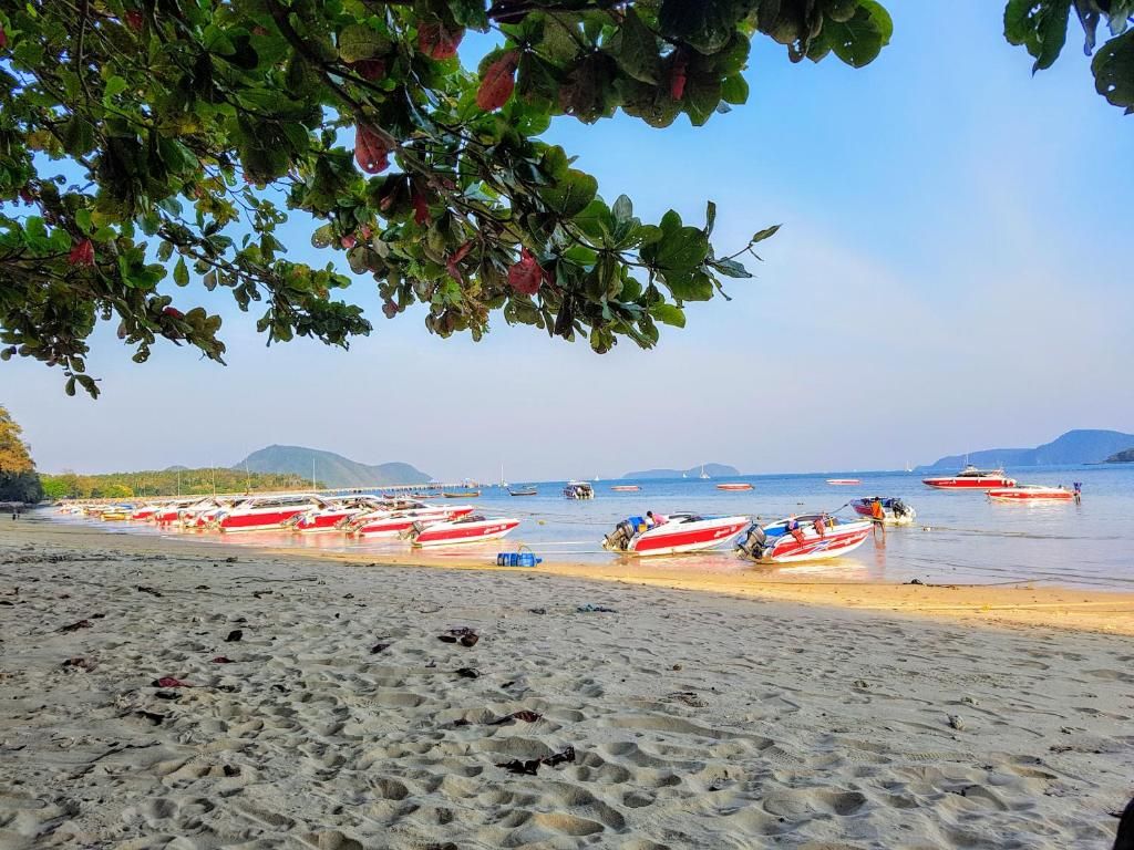 Nai Harn Beach фото 23