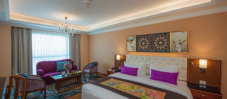 Фото отеля The Empress Premier Chiang Mai
