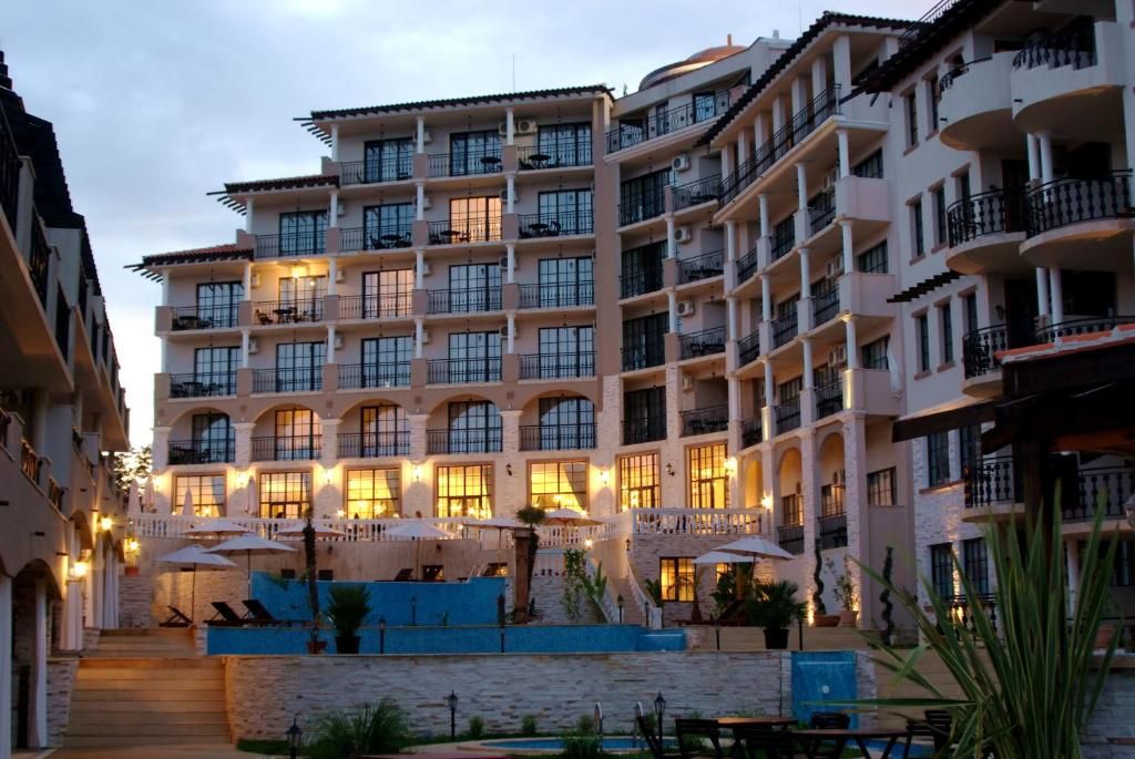 The Cliff Beach & Spa Resort фото 3