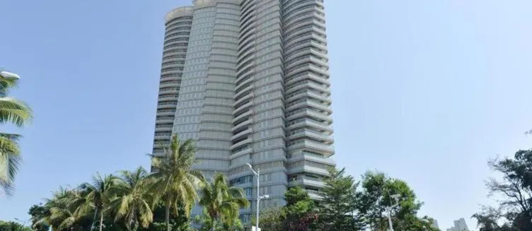 Poly Phoenix Hotel