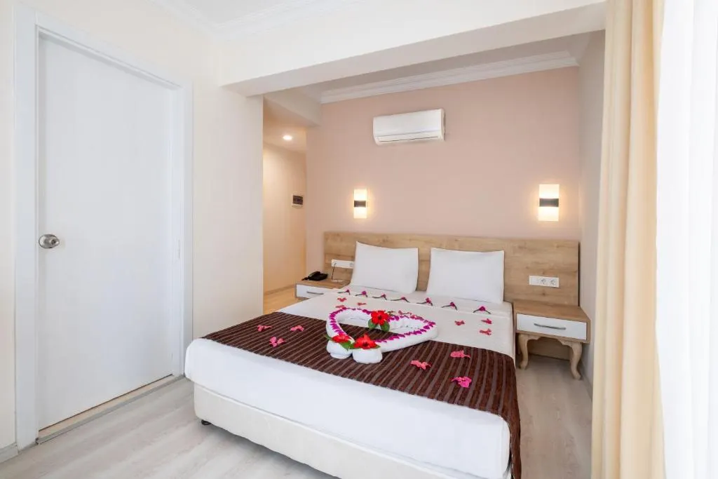 Viking Beach Hotel фото 1