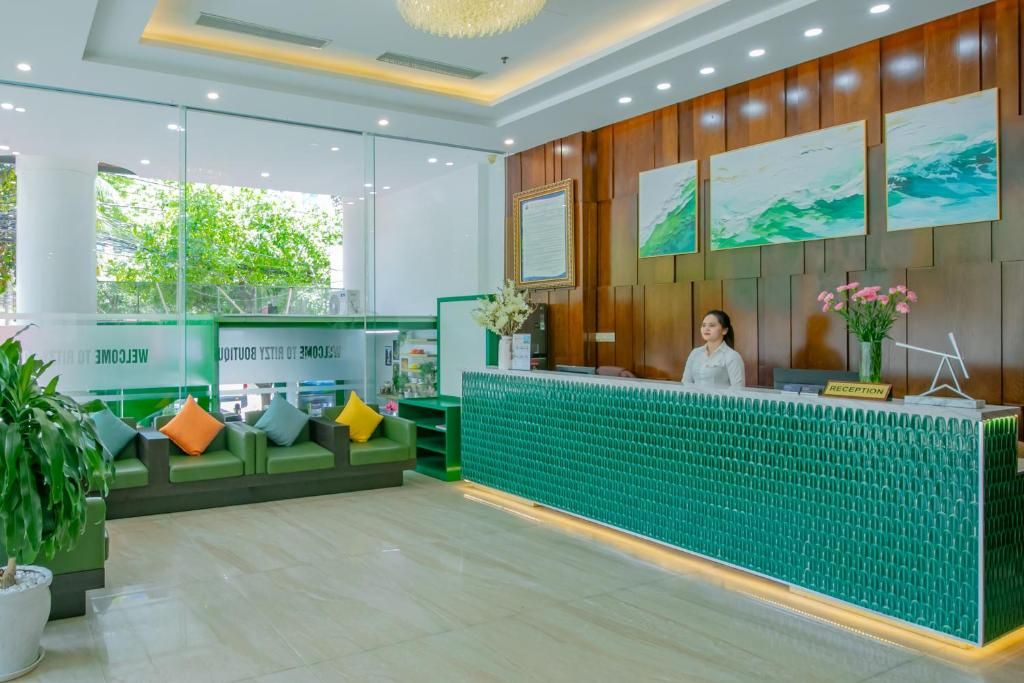 Ritzy Hotel фото 20