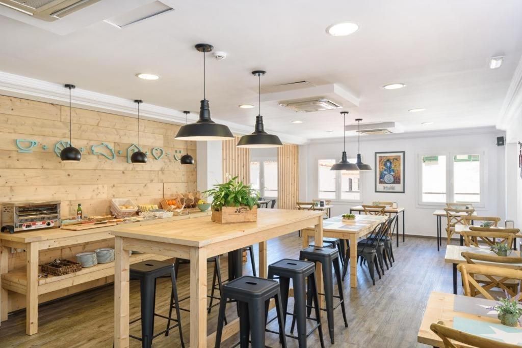 Хостел «Hostal Jume - Urban Rooms» фото 0