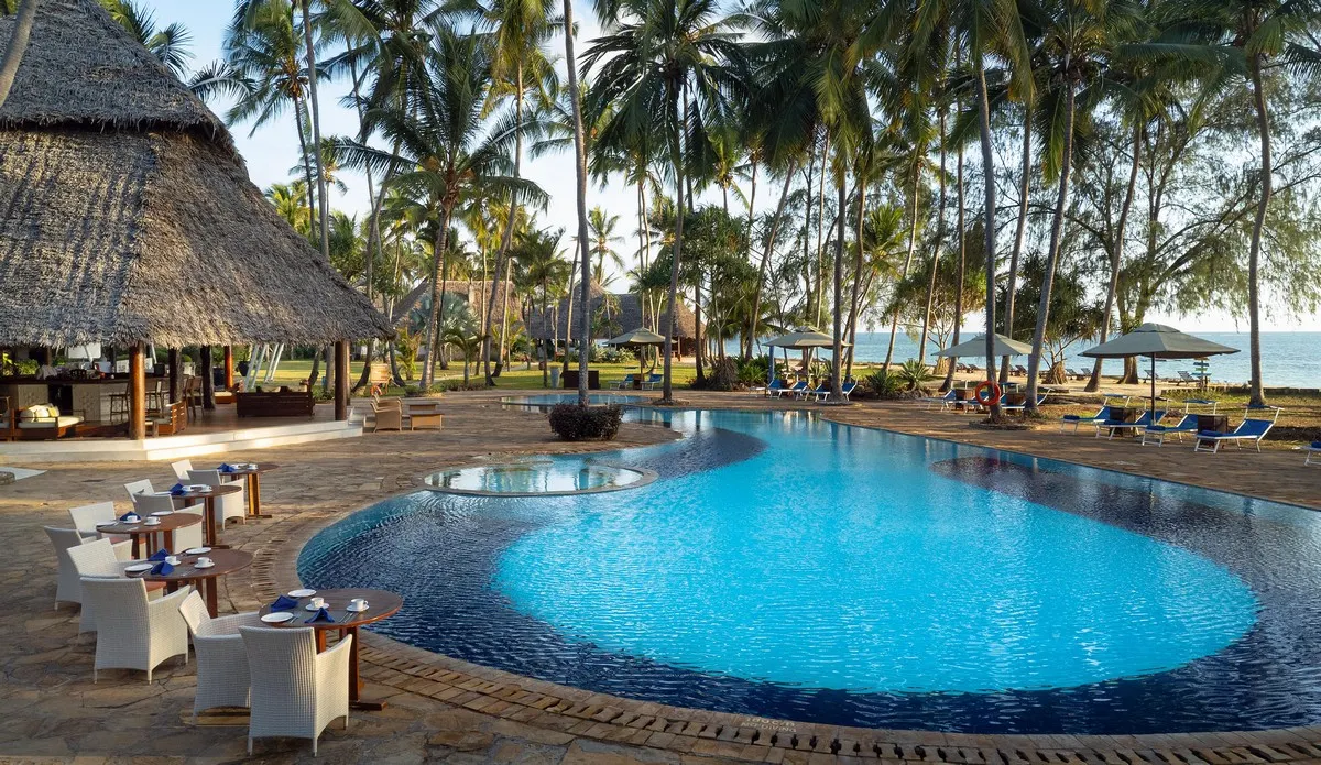 Bluebay Beach Resort & Spa фото 2