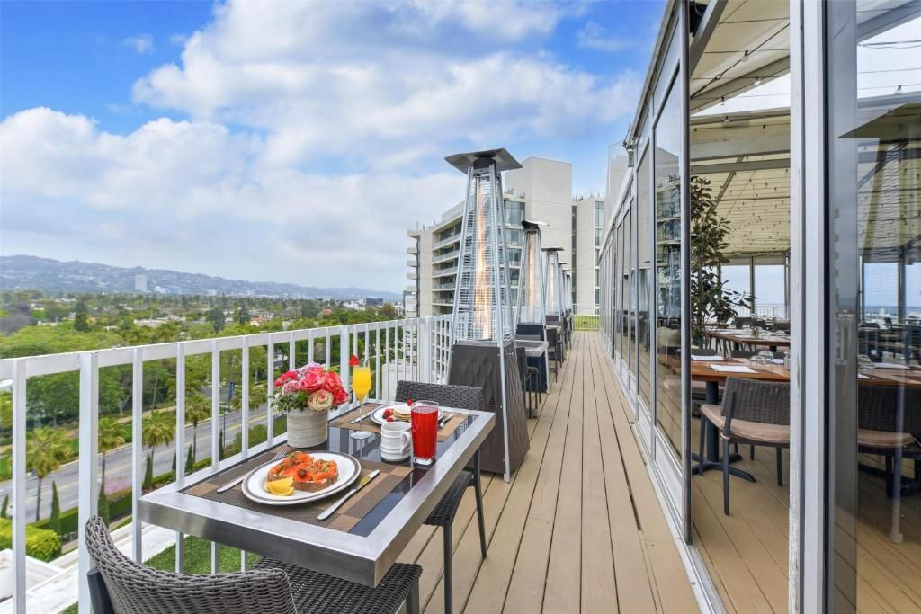 Beverly Hilton фото 32