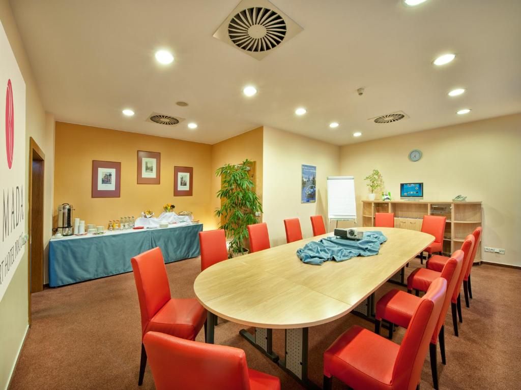 Ramada Airport Hotel Prague фото 44