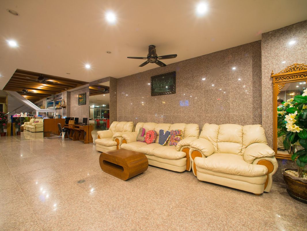 OYO 861 Patong Dynasty Hotel фото 9