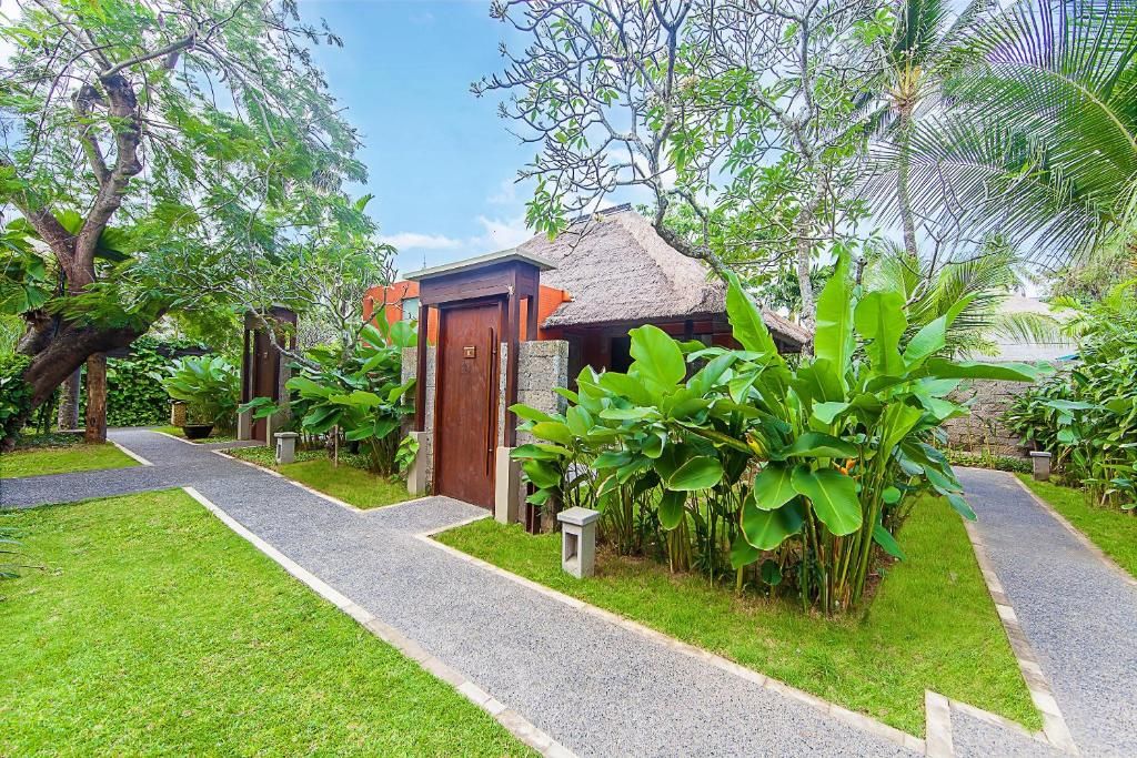 Legian Beach Hotel фото 63