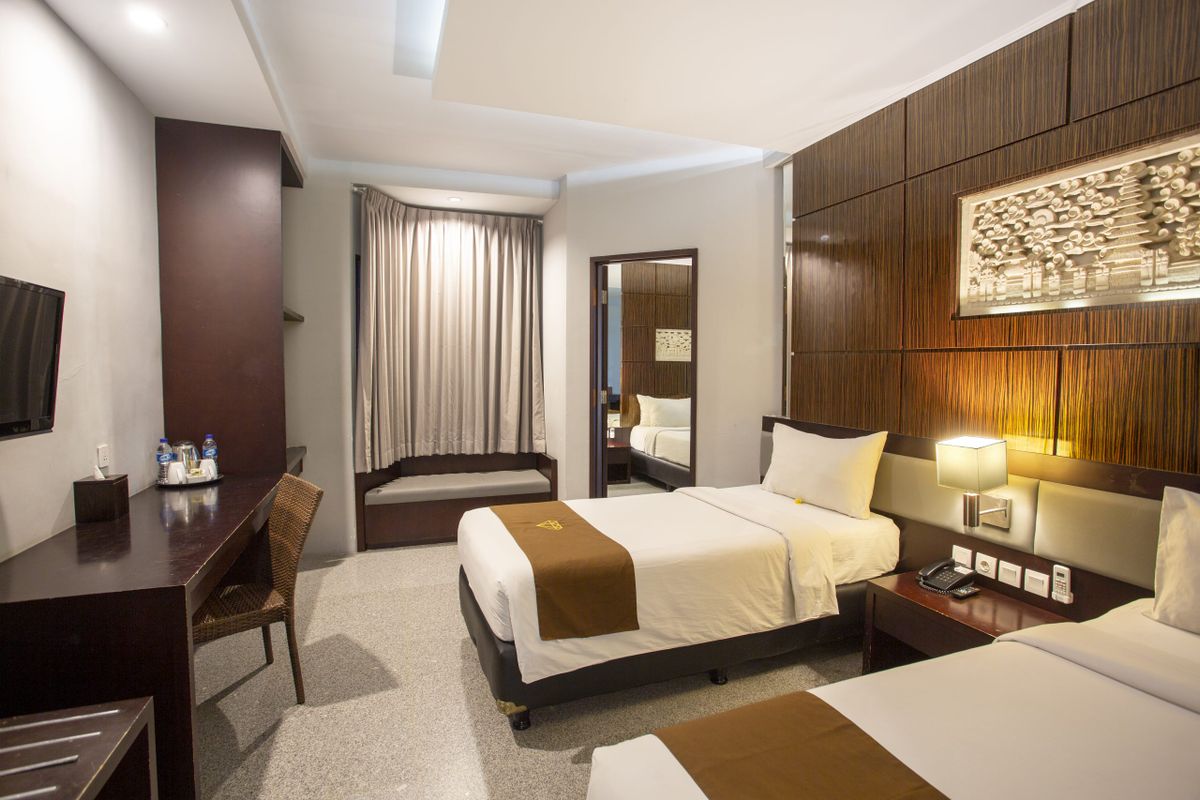Famous Hotel Kuta фото 2