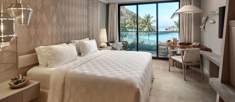 Фото отеля AYANA Komodo Waecicu Beach