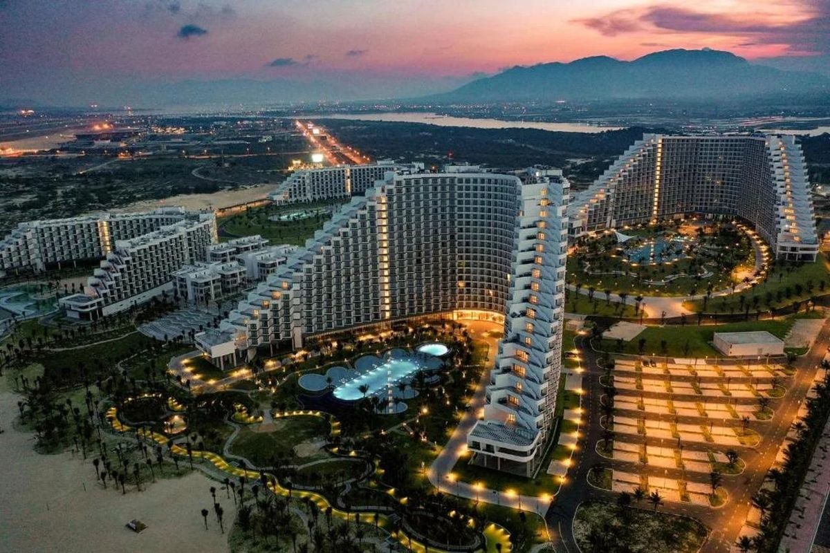 Курортный отель The Empyrean Cam Ranh Beach Resort фото 0