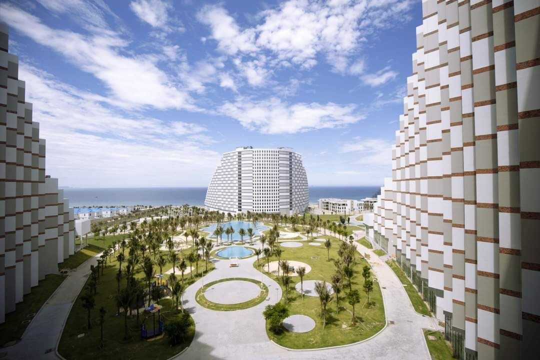 The Empyrean Cam Ranh Beach Resort фото 1