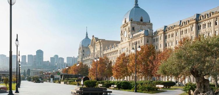 Фото отеля Courtyard by Marriott Baku
