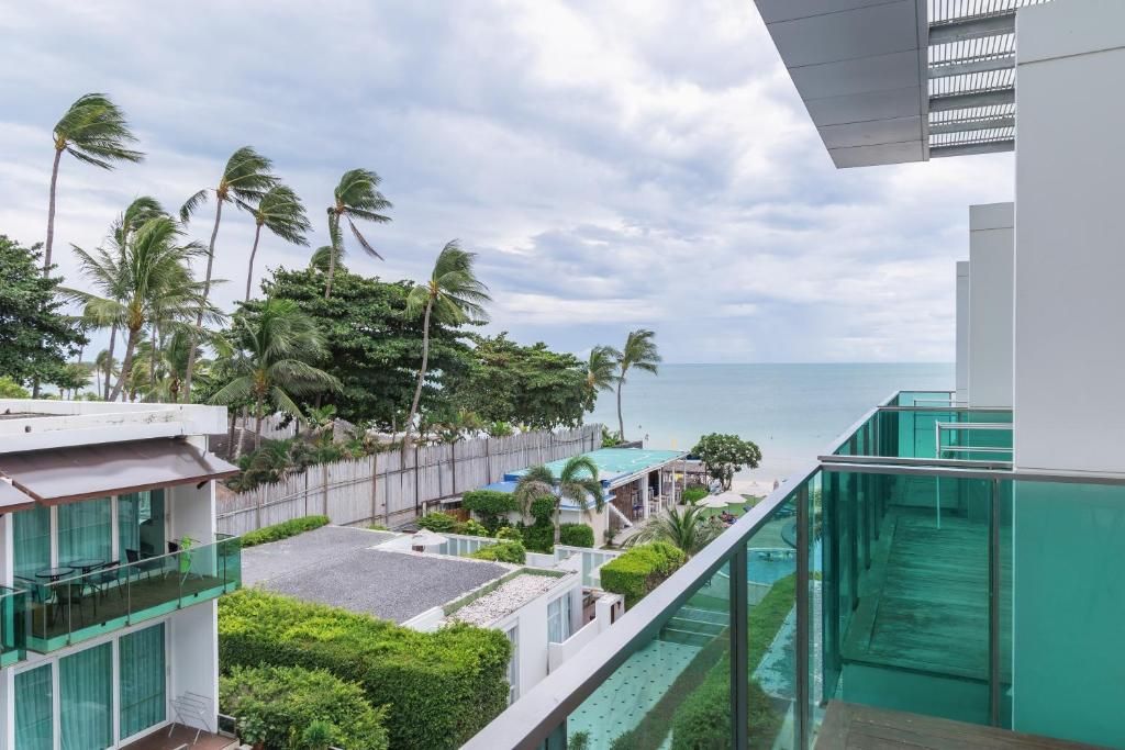 KC Beach Club & Pool Villas фото 61
