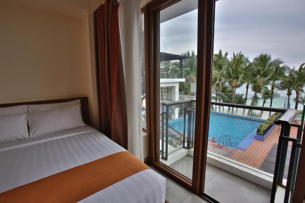 Crown Regency Beach Resort фото 69