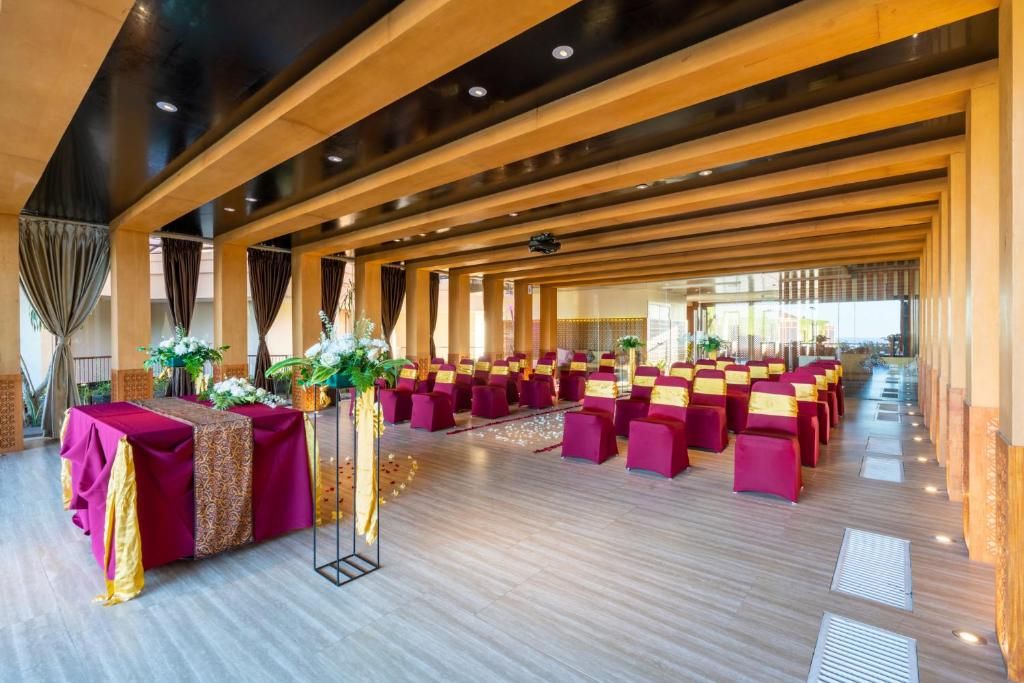 Vouk Hotel & Suites фото 100